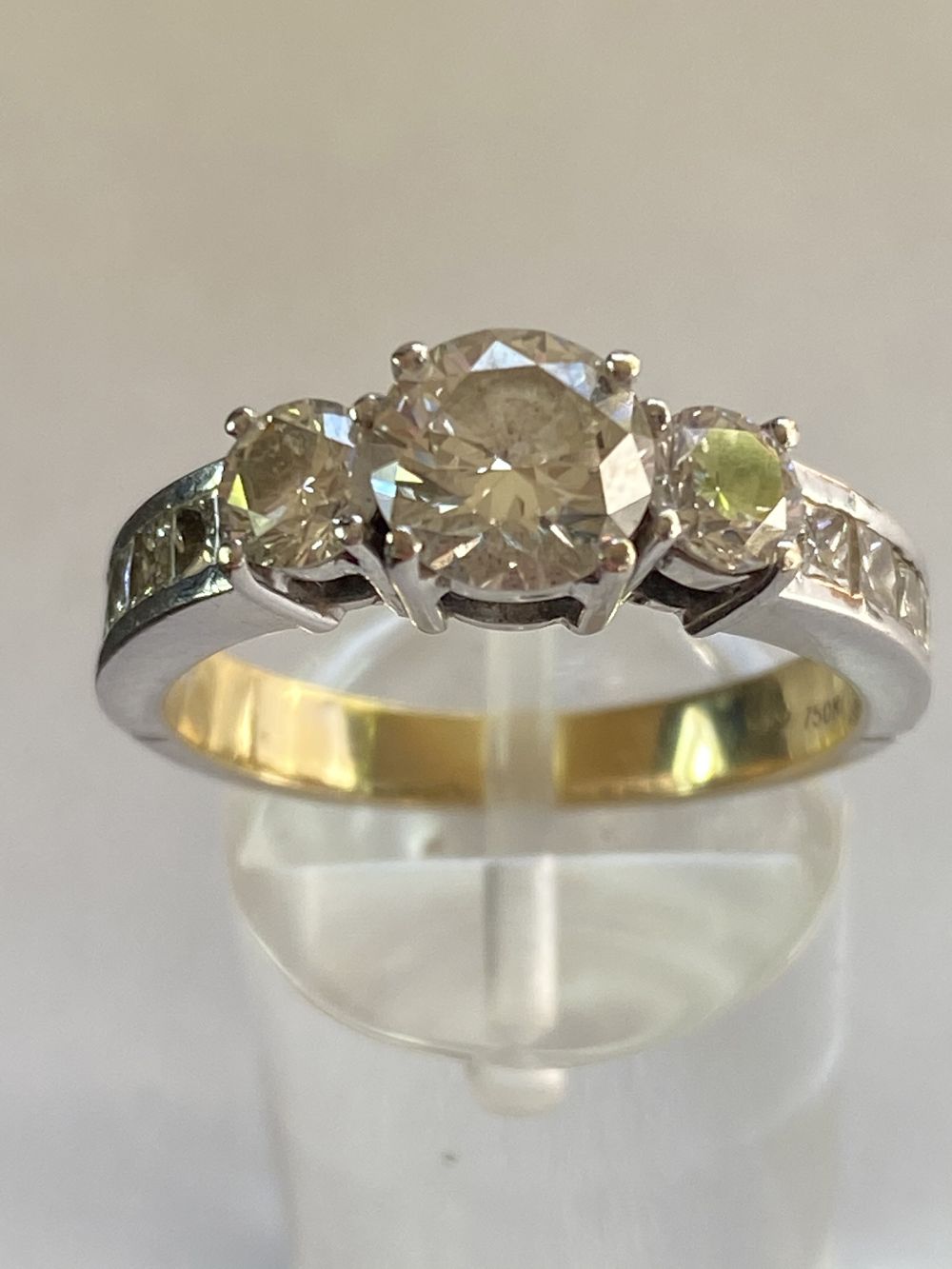 18CT WHITE AND YELLOW GOLD DIAMOND RING - Image 6 of 14
