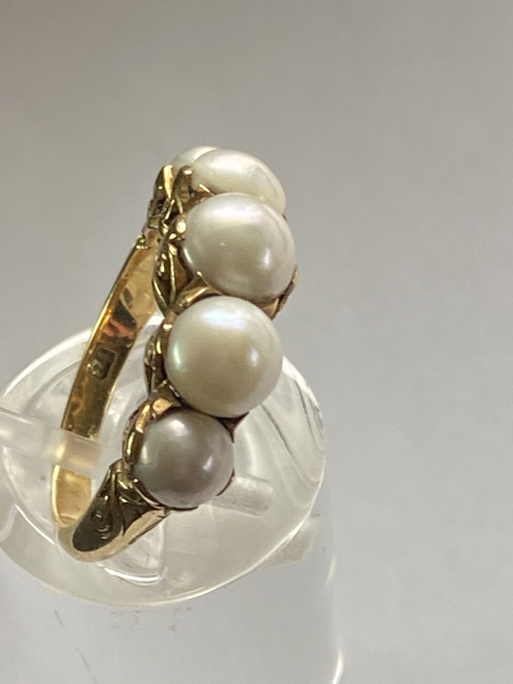 18CT ANTIQUE FIVE STONE GRADUATED PEARL RING - Image 6 of 7