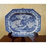 18TH-CENTURY CHINESE BLUE AND WHITE PLATTER