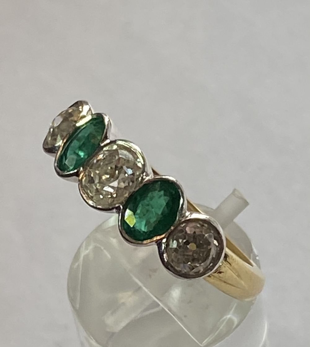 COLUMBIAN EMERALD AND DIAMOND RING - Image 5 of 12