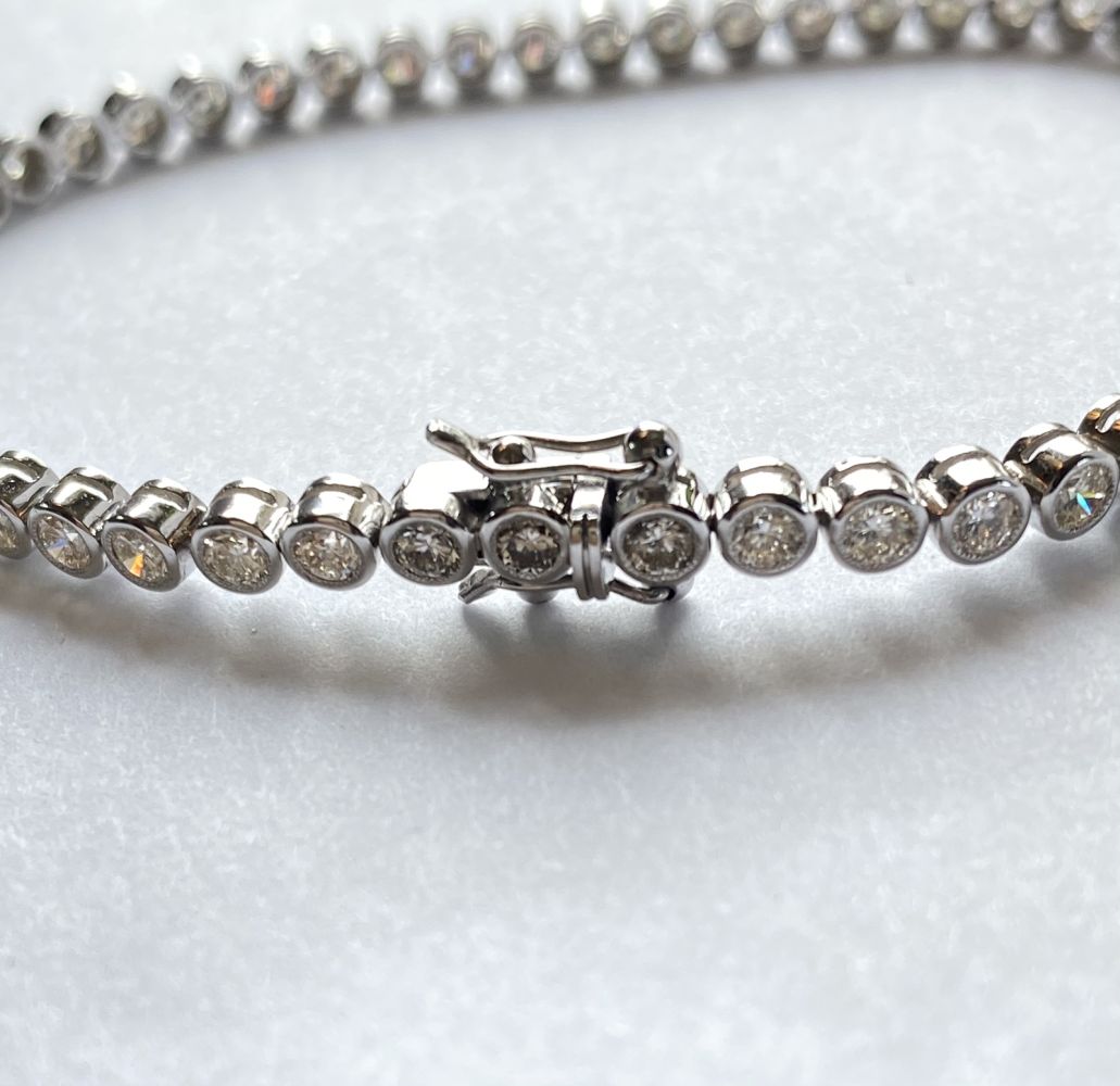 RUB OVER SET DIAMOND TENNIS BRACELET - Image 6 of 9