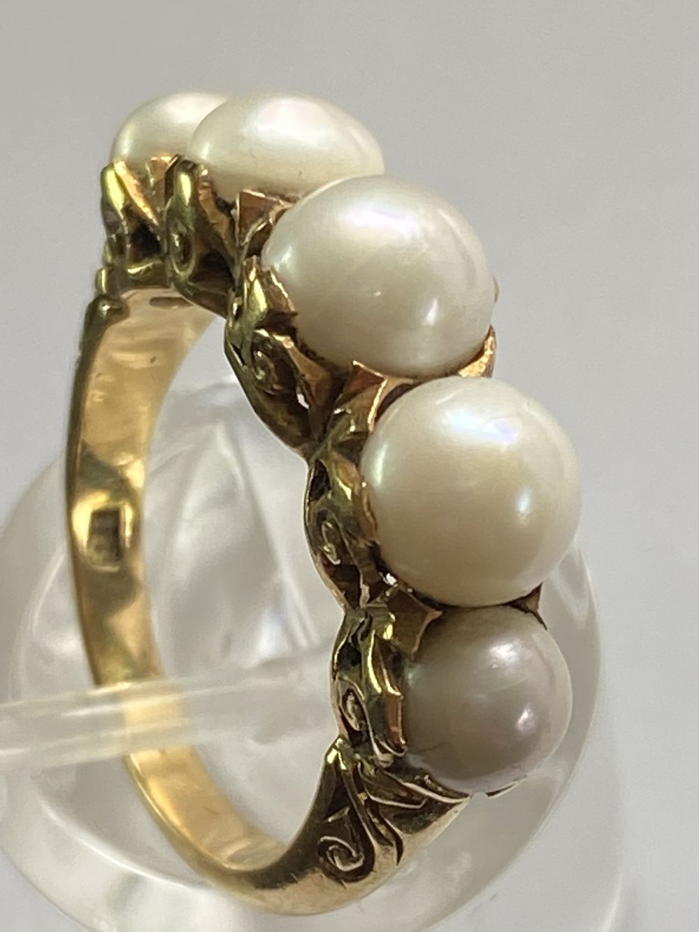18CT ANTIQUE FIVE STONE GRADUATED PEARL RING - Image 5 of 7