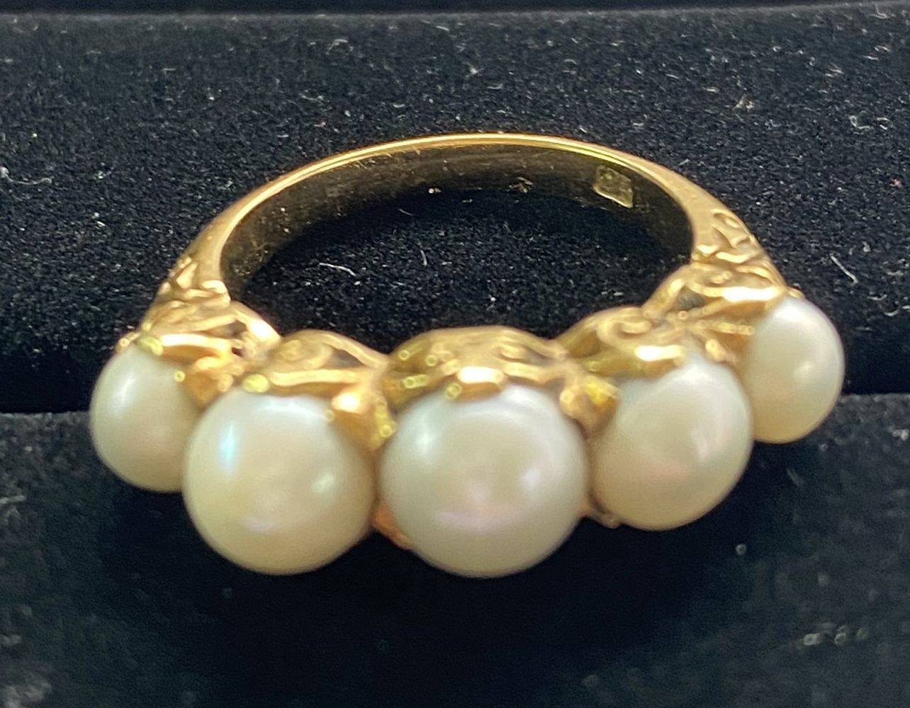 18CT ANTIQUE FIVE STONE GRADUATED PEARL RING - Image 4 of 7