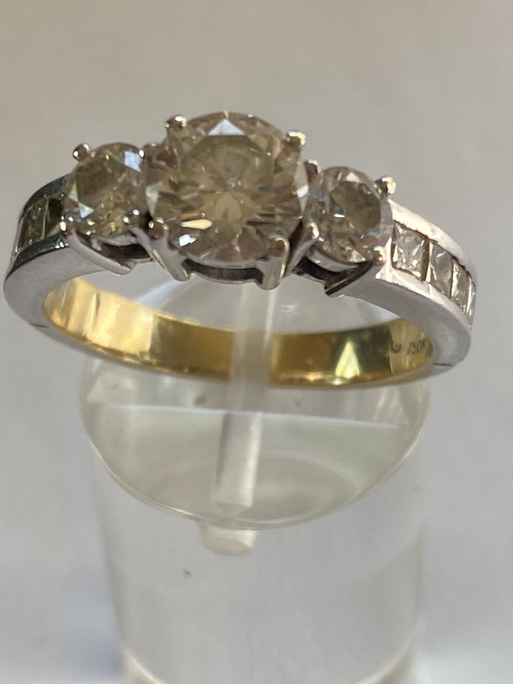 18CT WHITE AND YELLOW GOLD DIAMOND RING - Image 5 of 14