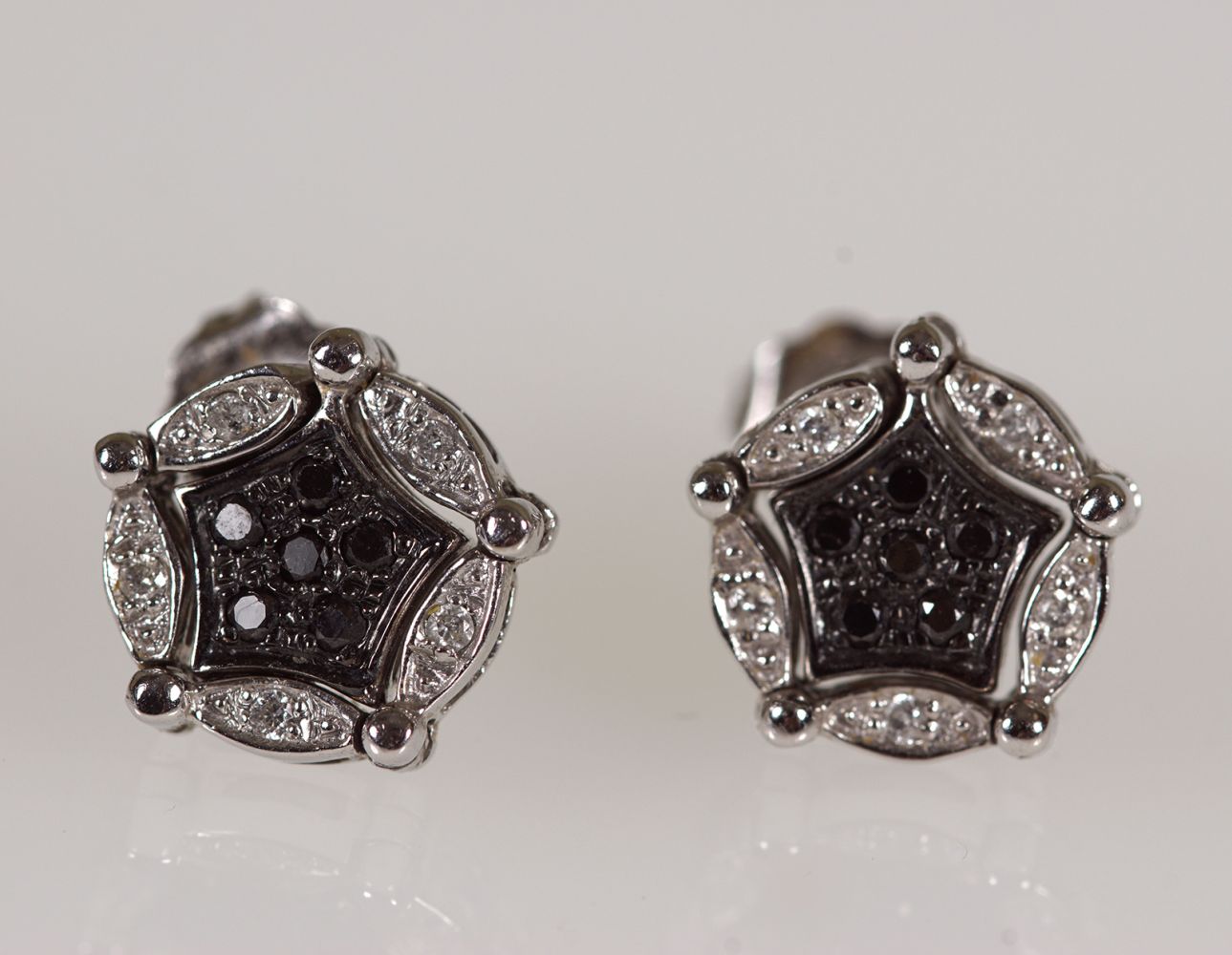 PAIR OF PLATINUM AND BLACK DIAMOND EARRINGS