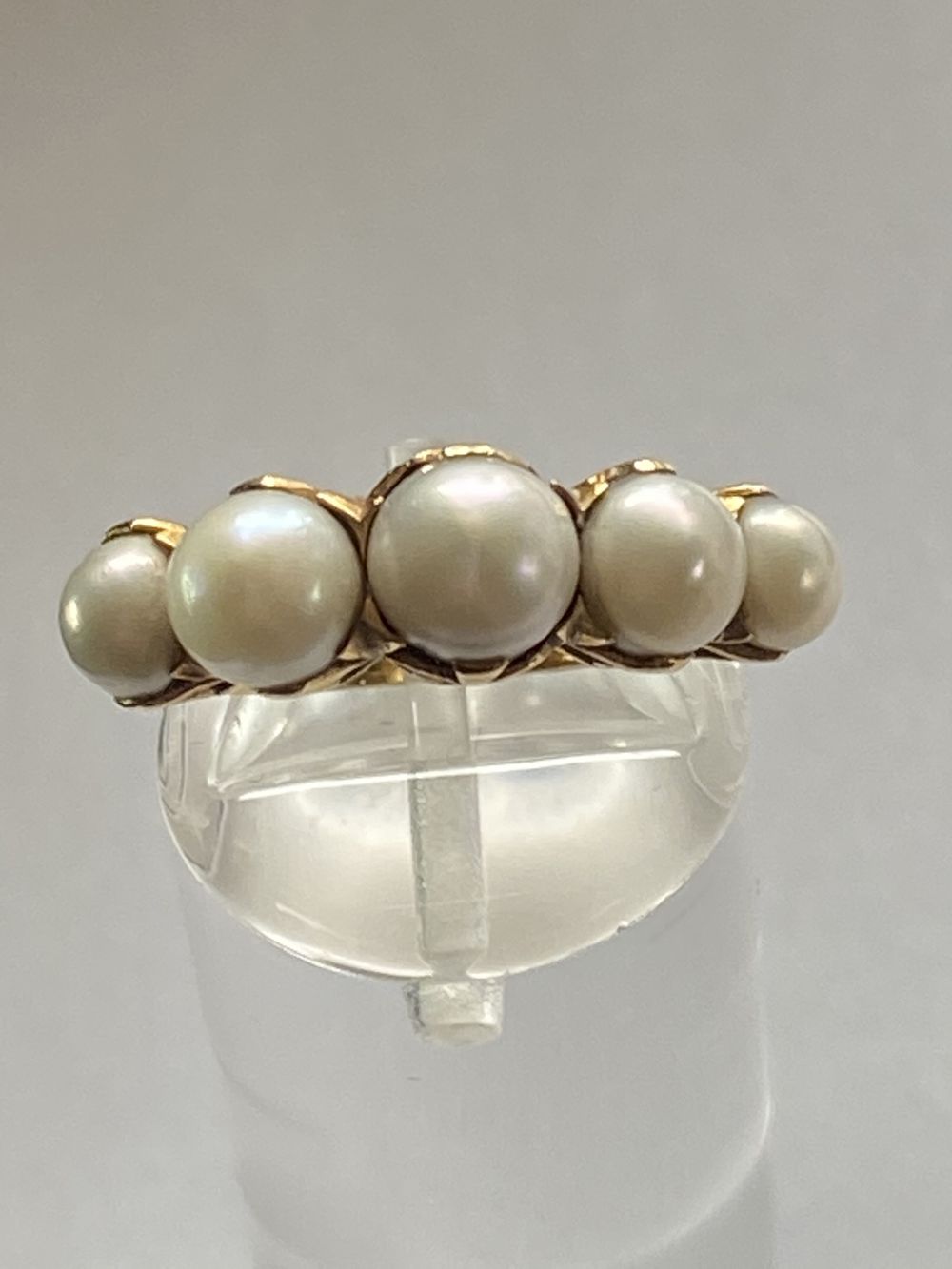 18CT ANTIQUE FIVE STONE GRADUATED PEARL RING - Image 3 of 7