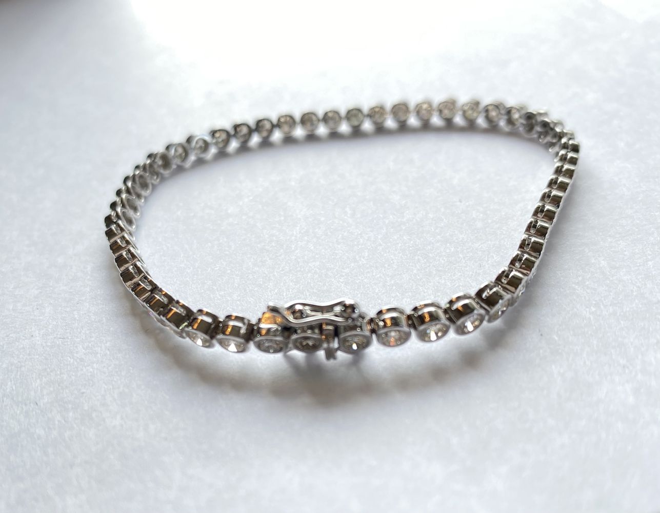 RUB OVER SET DIAMOND TENNIS BRACELET