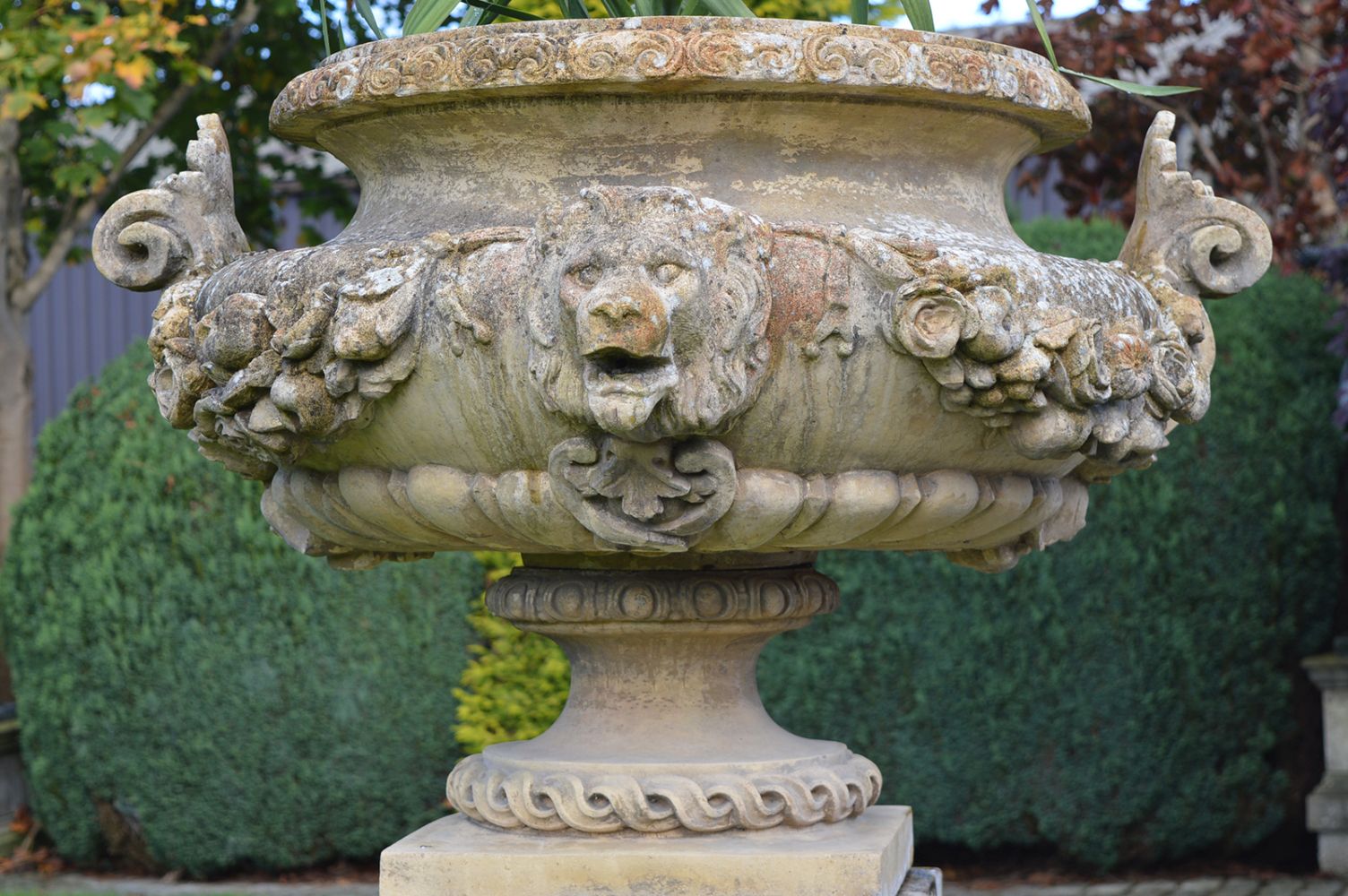 LARGE ITALIANATE STONE CENTREPIECE - Image 2 of 3