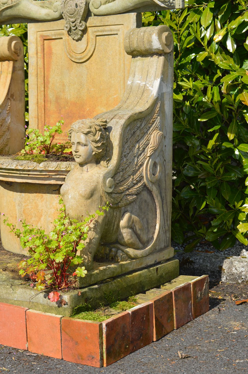 MOULDED STONE CEREMONIAL GARDEN SEAT - Image 3 of 7