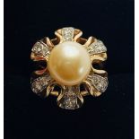 18CT. YELLOW GOLD PEARL & DIAMOND CLUSTER RING