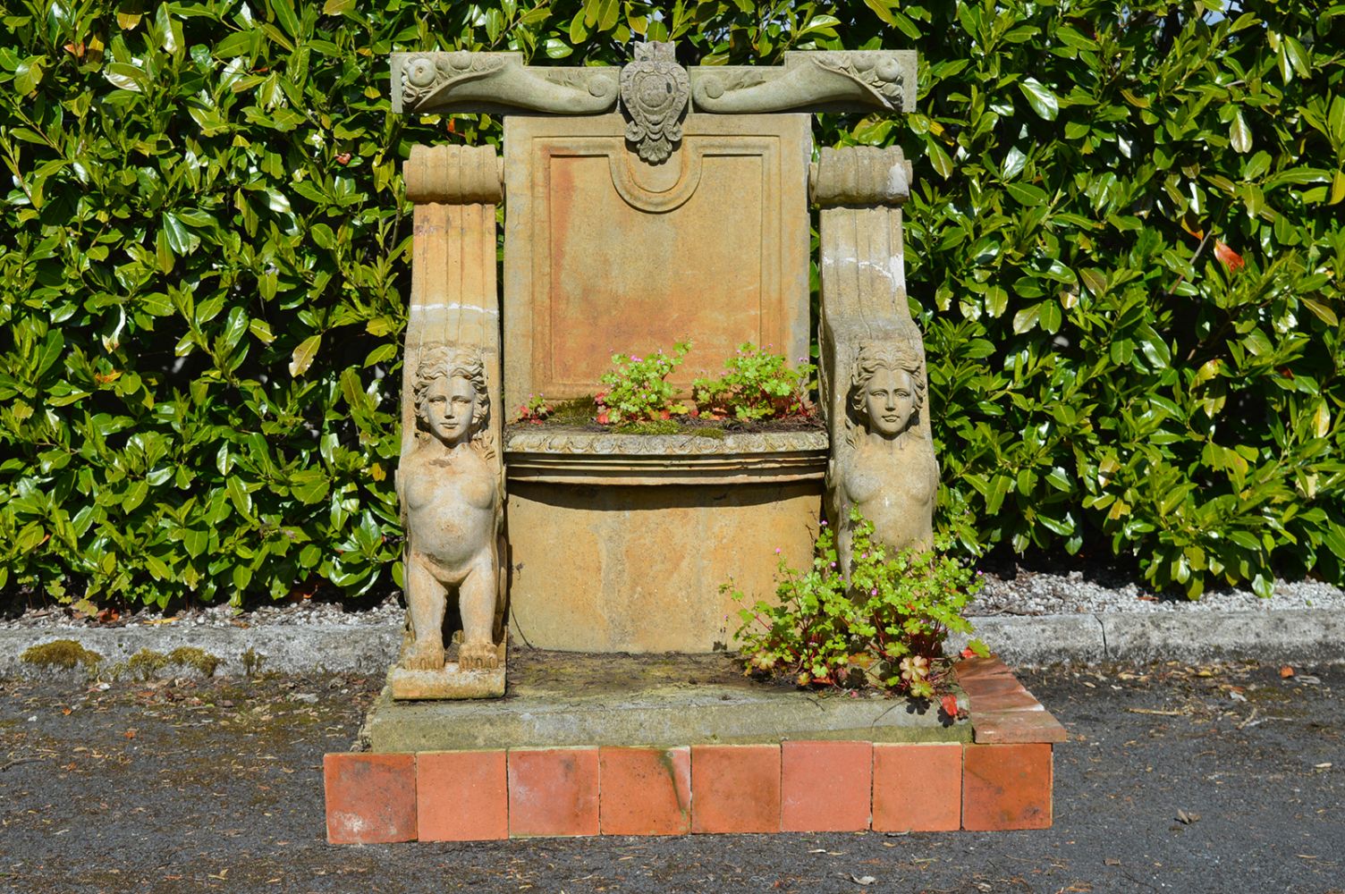 MOULDED STONE CEREMONIAL GARDEN SEAT - Image 2 of 7
