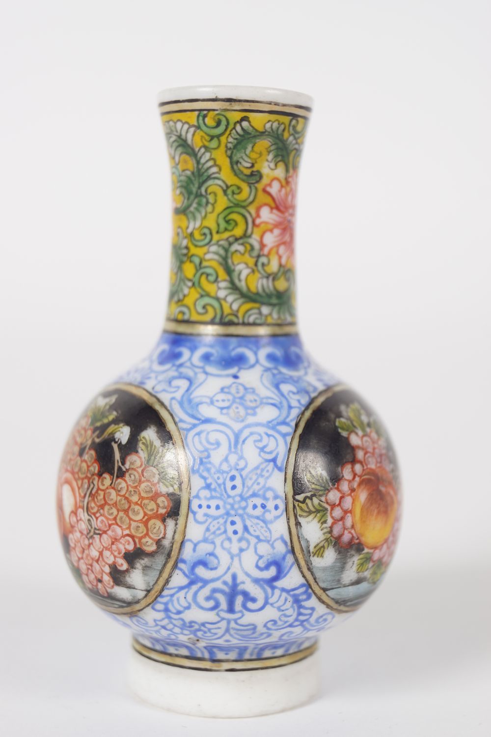 CHINESE QING POLYCHROME GLASS VASE - Image 2 of 5