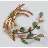 CHINESE 14 CT. GOLD AND JADE BROOCH