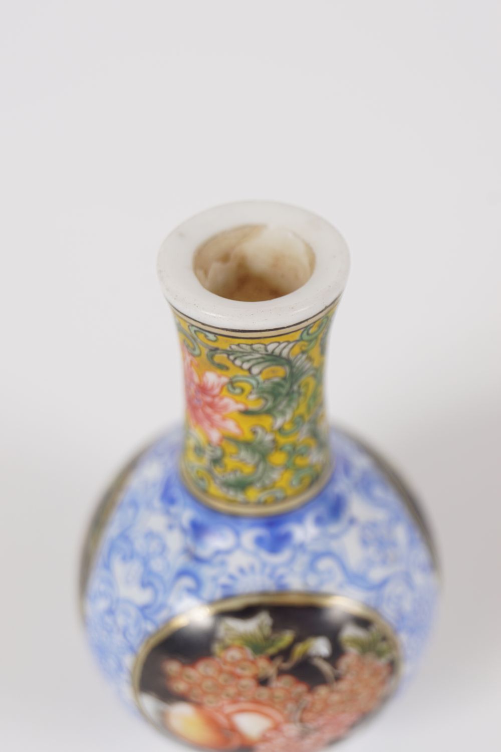 CHINESE QING POLYCHROME GLASS VASE - Image 4 of 5
