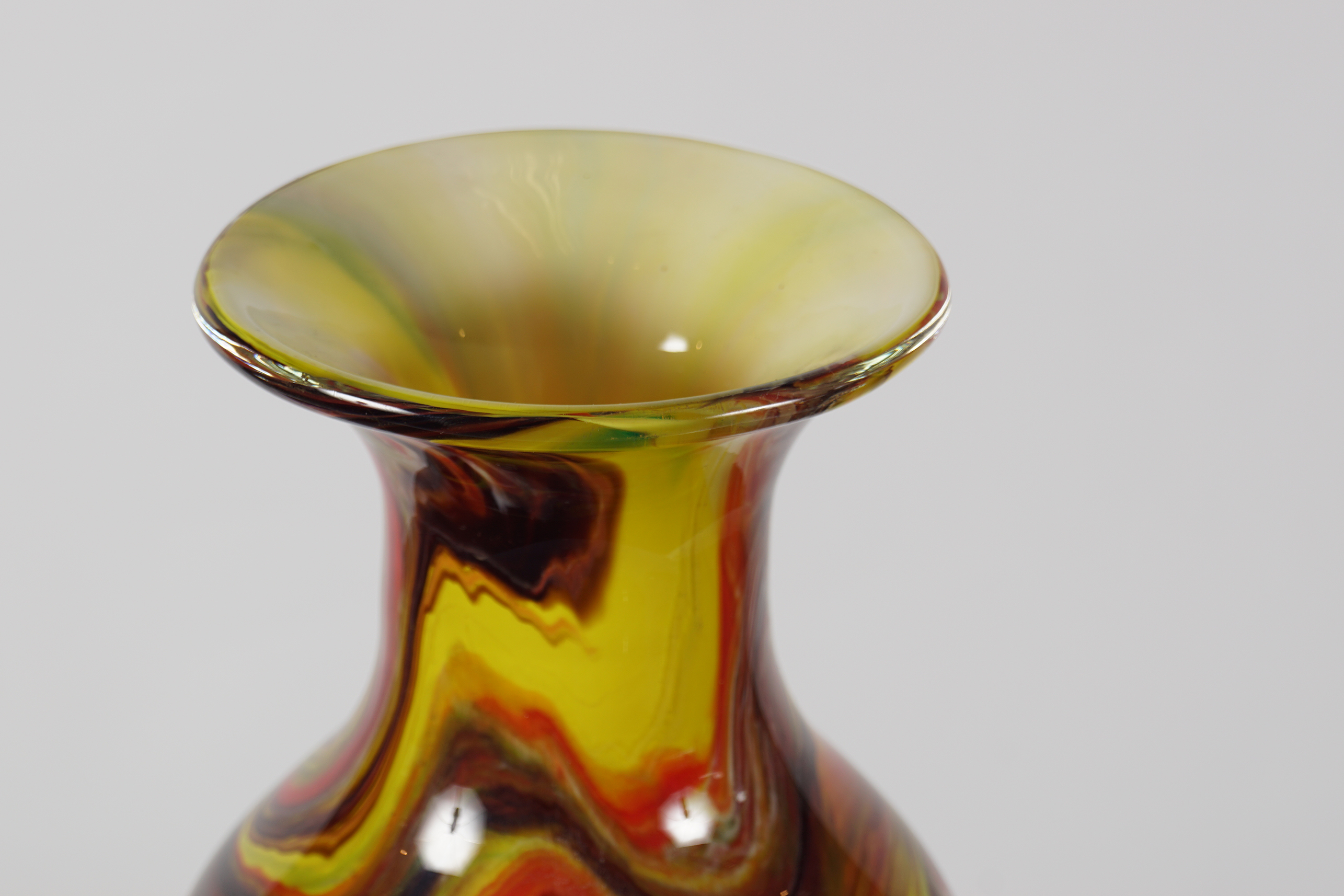 ART GLASS POLYCHROME VASE - Image 2 of 3