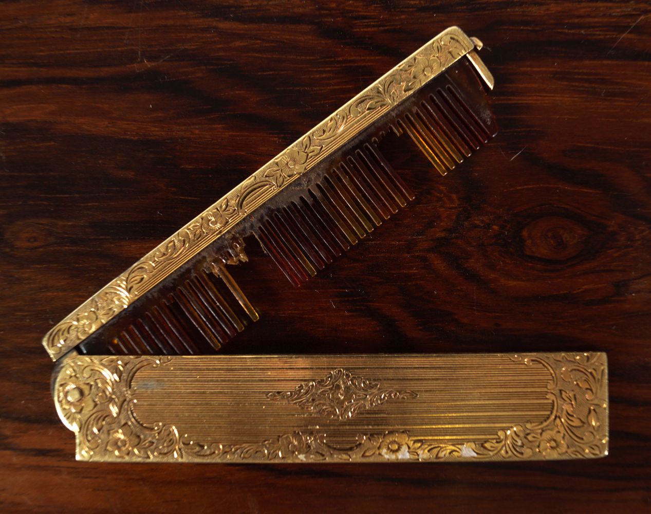 19TH-CENTURY GILDED SILVER CASED MUSTACHE COMB