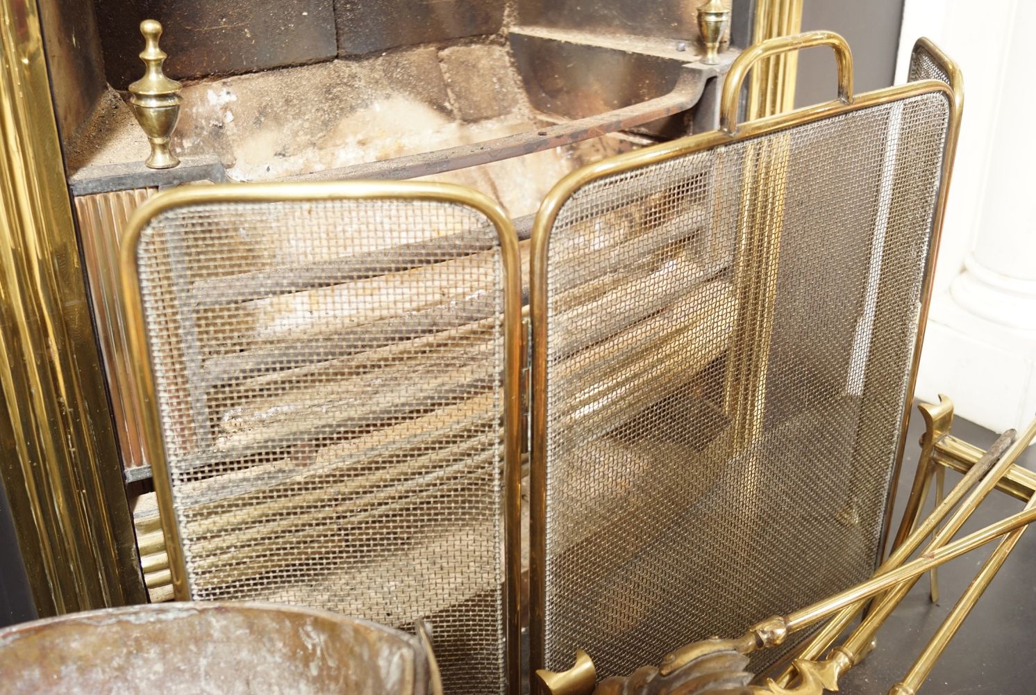 EDWARDIAN BRASS FIRE SCREEN