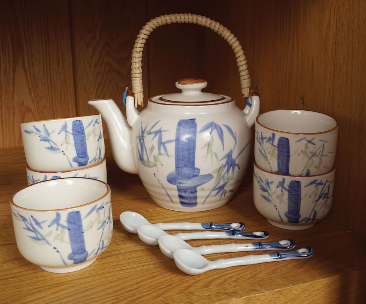 9 PIECE CHINESE BLUE AND WHITE TEA SET