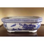 CHINESE BLUE AND WHITE JARDINIERE