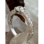 18CT WHITE GOLD DIAMOND SOLITAIRE RING