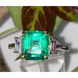 18CT GOLD NATURAL COLOMBIAN EMERALD RING