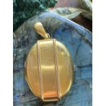 18CT YELLOW GOLD LARGE LOCKET