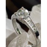 18CT WHITE GOLD DIAMOND SOLITAIRE RING