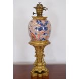 19TH-CENTURY ORMOLU MOUNTED IMARI TABLE OIL LAMP