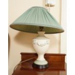 CERMAIC TABLE LAMP