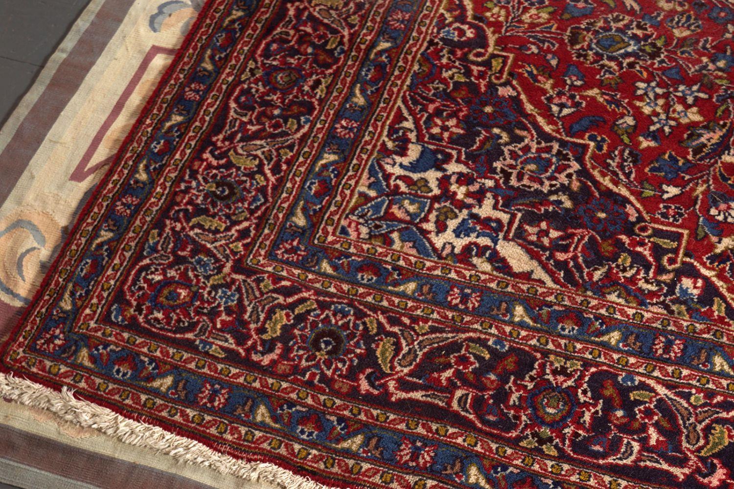 LARGE PERSIAN CARPET - Image 2 of 4