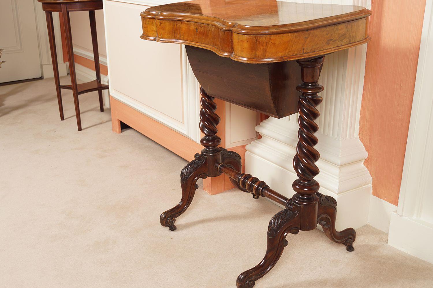 EARLY VICTORIAN BURR WALNUT LAMP TABLE - Image 2 of 2