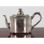 18TH-CENTURY IRISH SILVER TEA POT