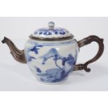 18TH-CENTURY CHINESE BLUE AND WHITE TEA POT