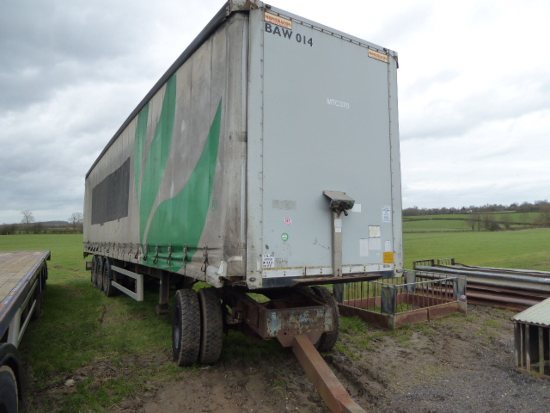 Tri axle curtain sided lorry trailer 44ft c/w dolly & hydraulic brakes