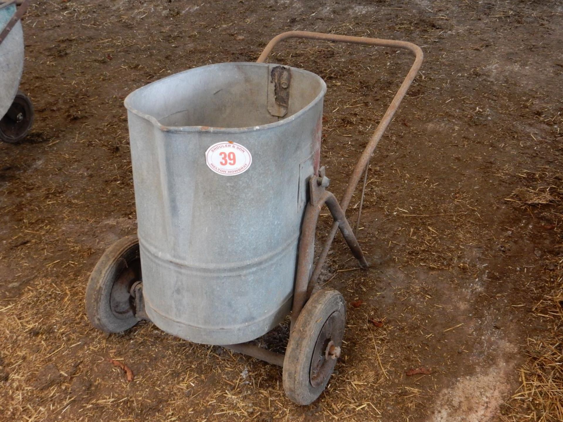 Pivoting feed bucket on frame