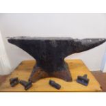 Blacksmiths anvil (36" long)