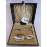 Cased silver christening set of spoon and pusher Sheffield 1922
