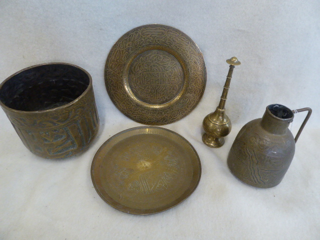Middle Eastern brass - long handled ladles, trays, jardiniere etc. - Bild 2 aus 3