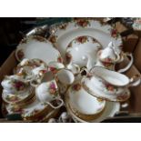 Royal Albert Old Country Roses dinner service and coffee set (45)