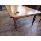 Victorian mahogany telescopic dining table (mechanism needs attention)