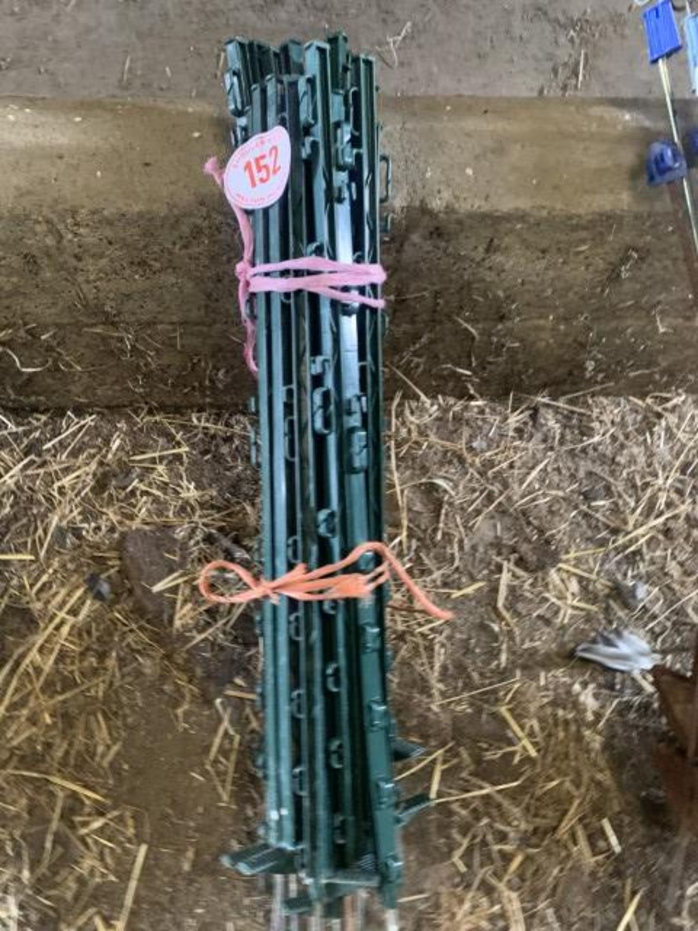 Qty green fencing stakes