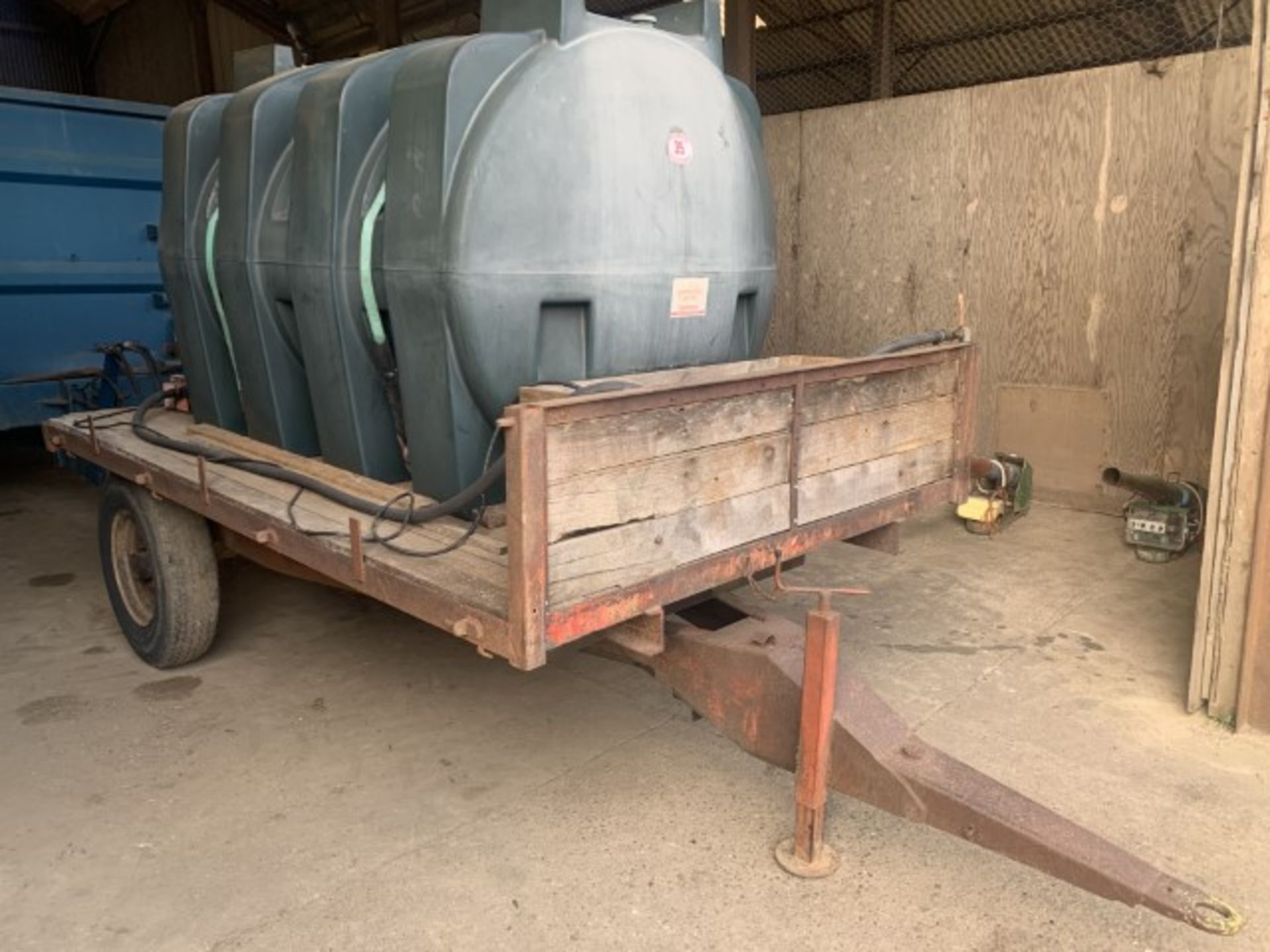 2 wheel trailer c/w Atlas 2500lt diesel tank with 12 volt pump