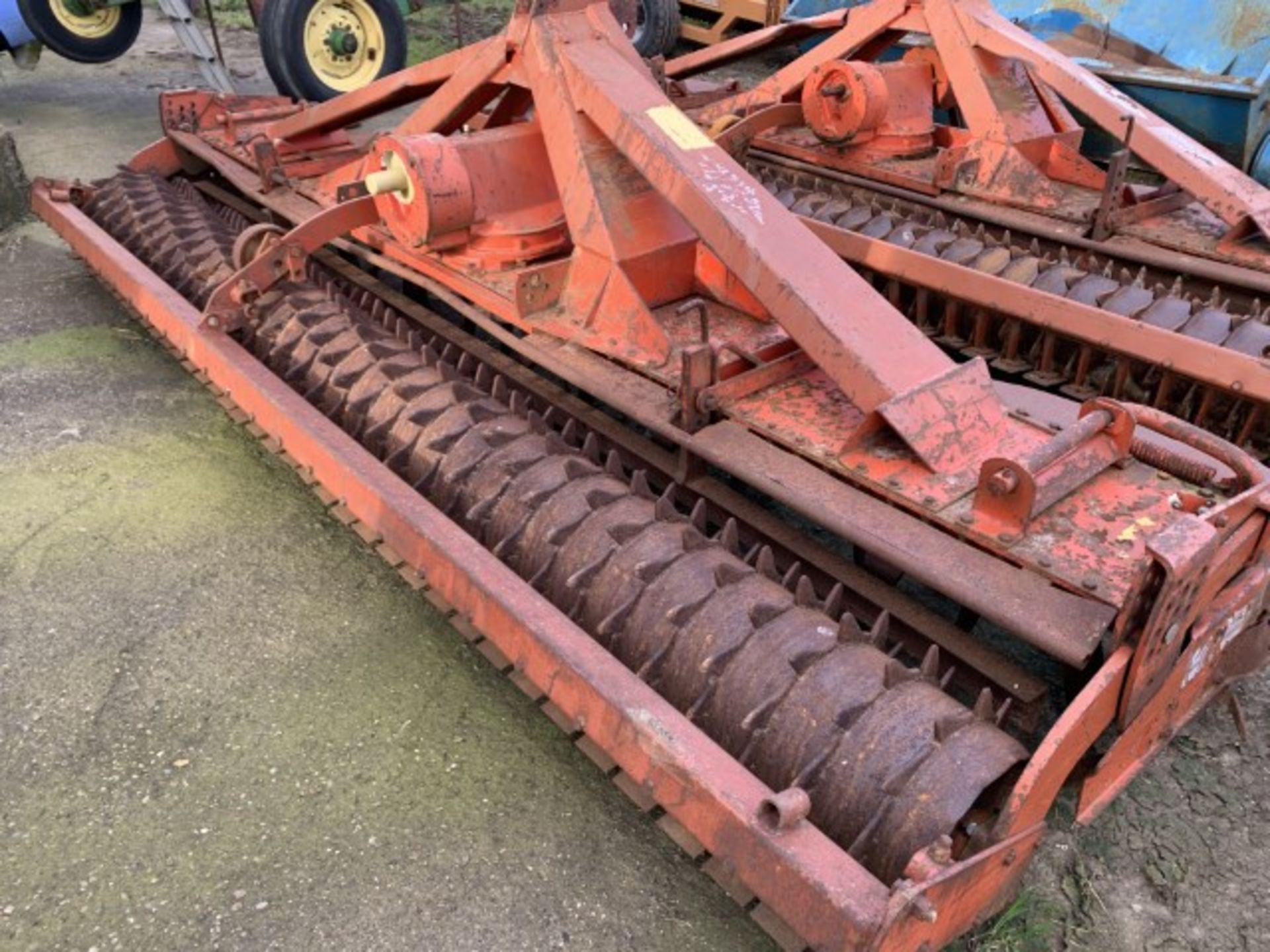 KUHN 4m power harrow packer roller beari - Image 2 of 2