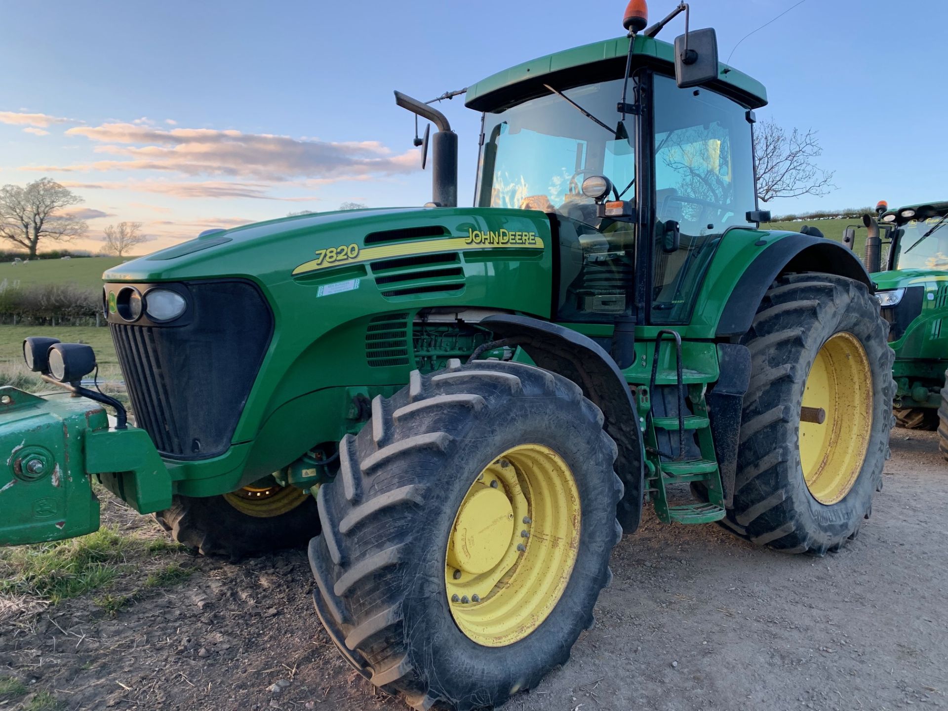 John Deere 7820 4wd tractor, Reg AU05MMJ, Power quad 40kph gearbox, tyres 60%, - Image 3 of 8