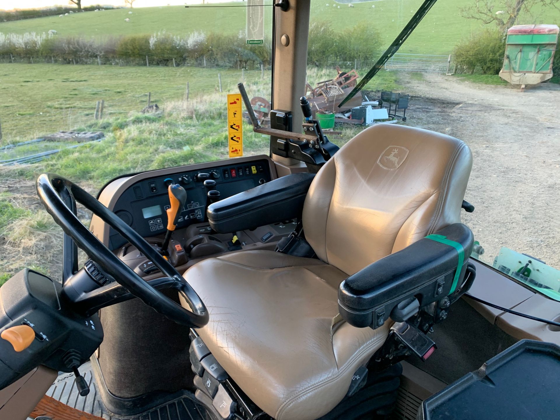 John Deere 7820 4wd tractor, Reg AU05MMJ, Power quad 40kph gearbox, tyres 60%, - Image 6 of 8