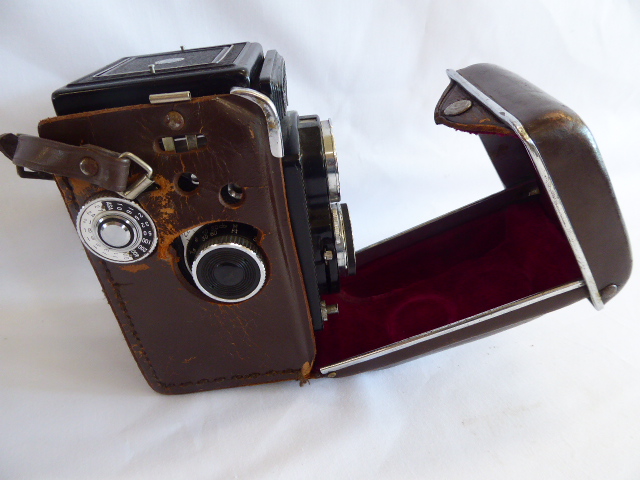 Yashica 635 twin lens camera in leather case - Image 2 of 3