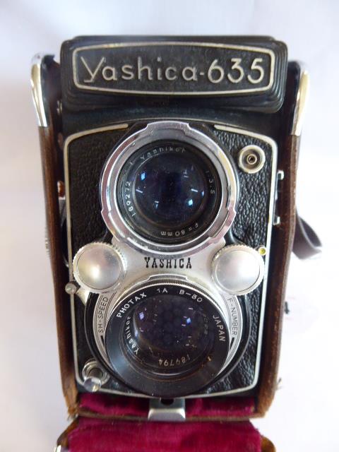 Yashica 635 twin lens camera in leather case