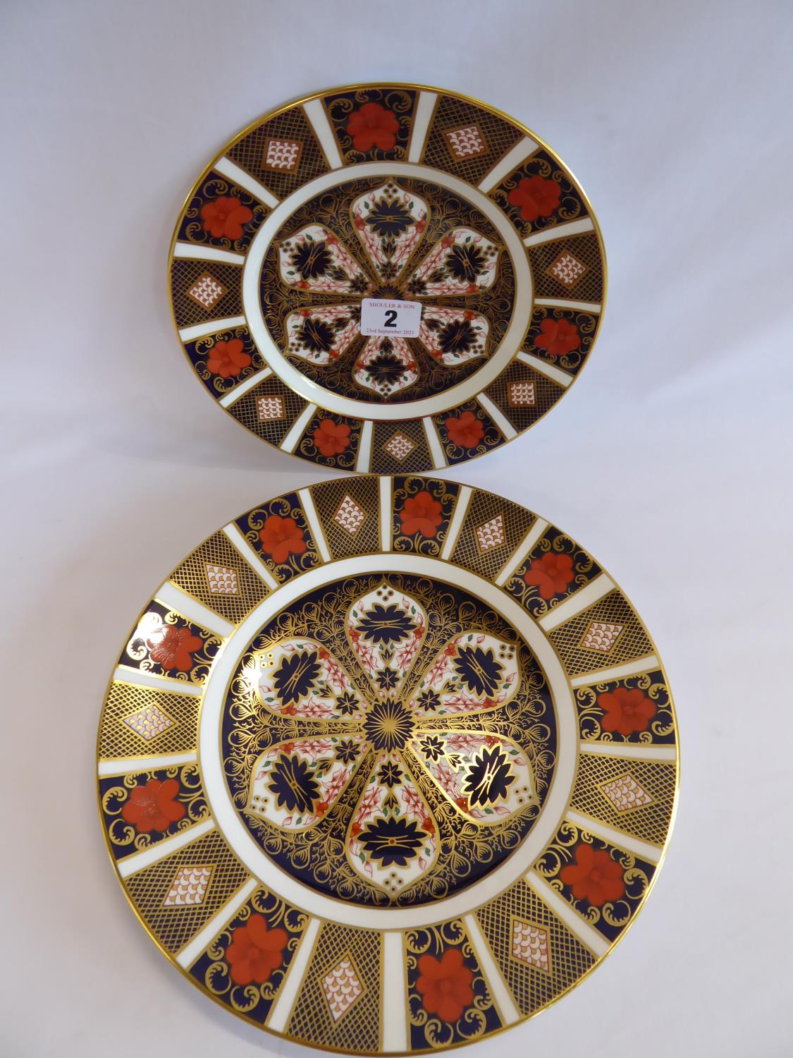 Royal Crown Derby Imari 1128 plates (2) (8" and 10 1/2" diameter)