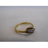 18ct gold diamond ring (size O-P) (2.