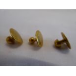 18ct gold collar studs (3) 3g